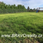 N�jemn�k�m a jejich d�tem je k dispozici oplocen� zahrada 500m2